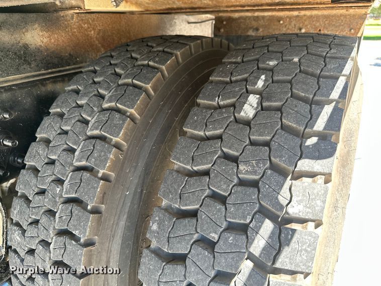 image for item ML9169 2011 Ford F750 Super Duty  box truck