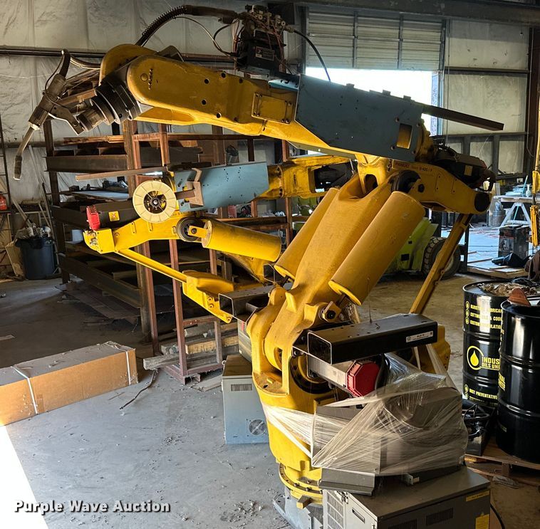 image for item ML9176 (2) Fanuc S-420iF six-axis robots