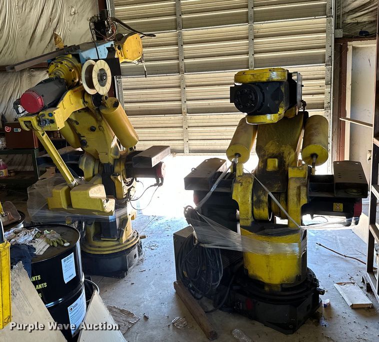 image for item ML9176 (2) Fanuc S-420iF six-axis robots