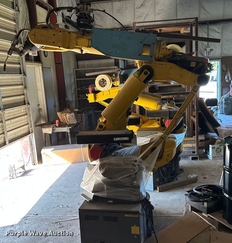 image for item ML9176 (2) Fanuc S-420iF six-axis robots