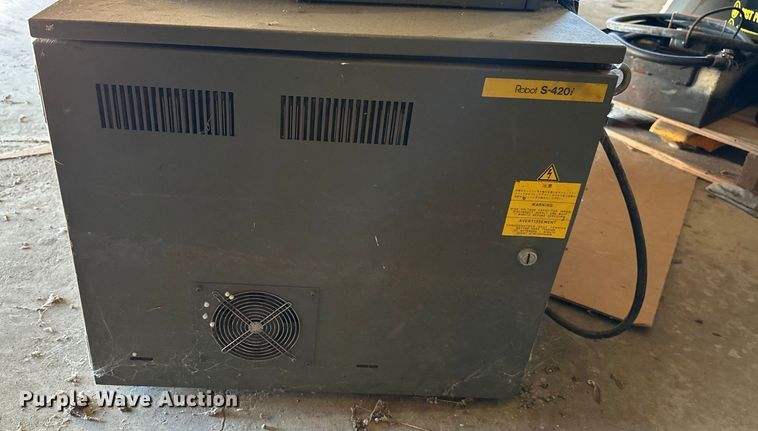 image for item ML9176 (2) Fanuc S-420iF six-axis robots