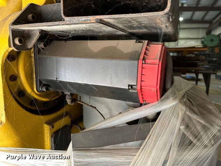 image for item ML9176 (2) Fanuc S-420iF six-axis robots