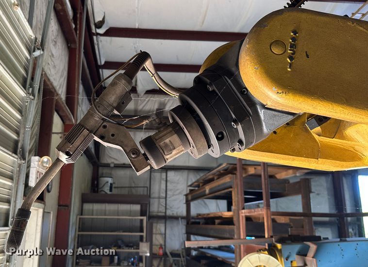 image for item ML9176 (2) Fanuc S-420iF six-axis robots