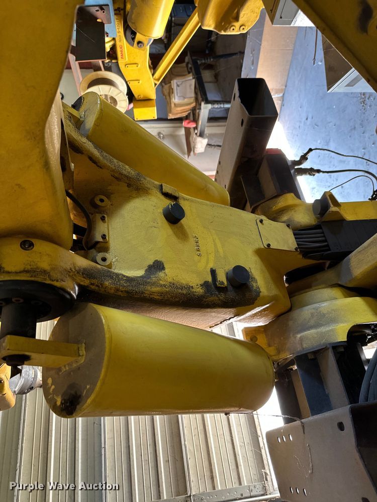 image for item ML9176 (2) Fanuc S-420iF six-axis robots