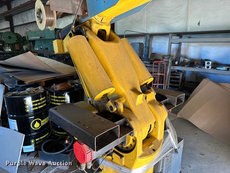 image for item ML9176 (2) Fanuc S-420iF six-axis robots