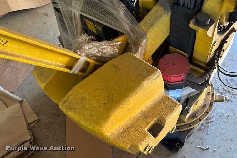 image for item ML9176 (2) Fanuc S-420iF six-axis robots