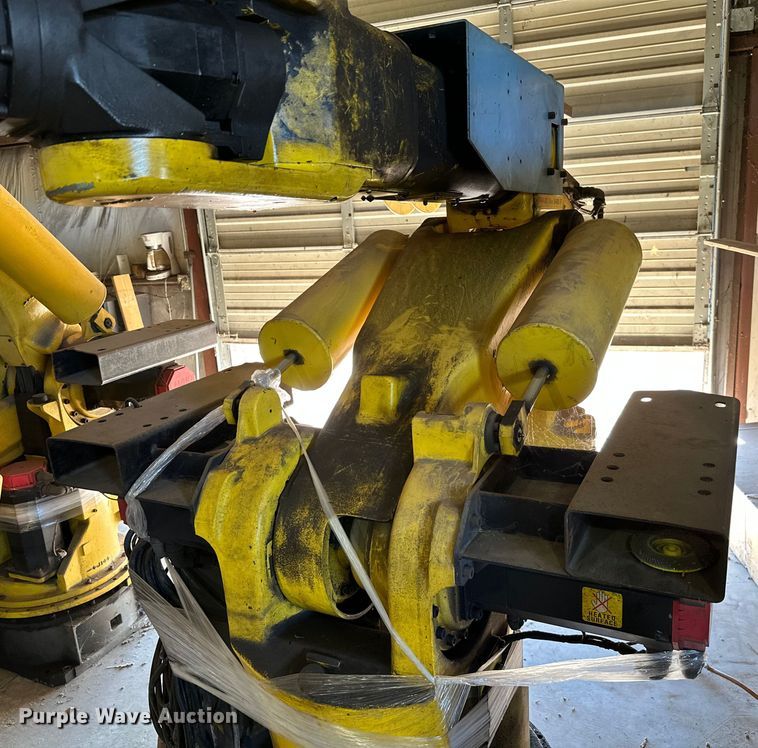 image for item ML9176 (2) Fanuc S-420iF six-axis robots