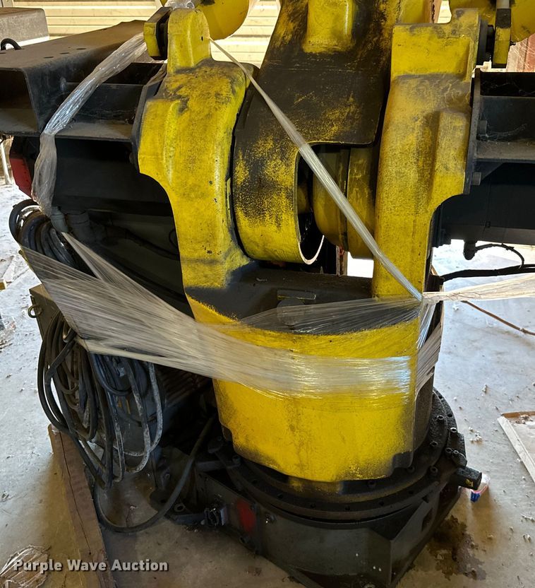 image for item ML9176 (2) Fanuc S-420iF six-axis robots