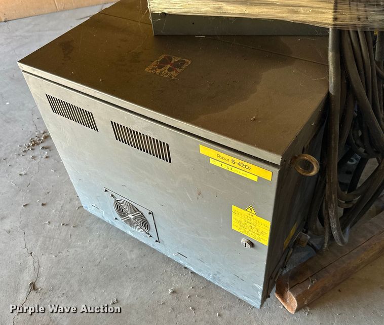 image for item ML9176 (2) Fanuc S-420iF six-axis robots