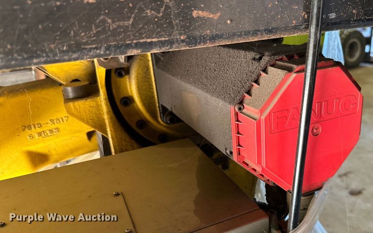 image for item ML9176 (2) Fanuc S-420iF six-axis robots