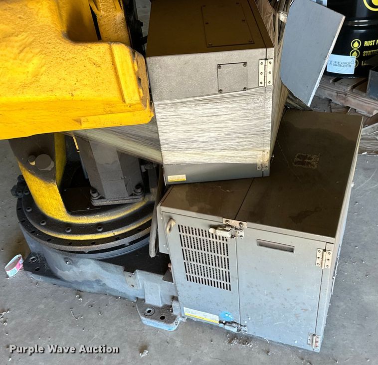 image for item ML9176 (2) Fanuc S-420iF six-axis robots