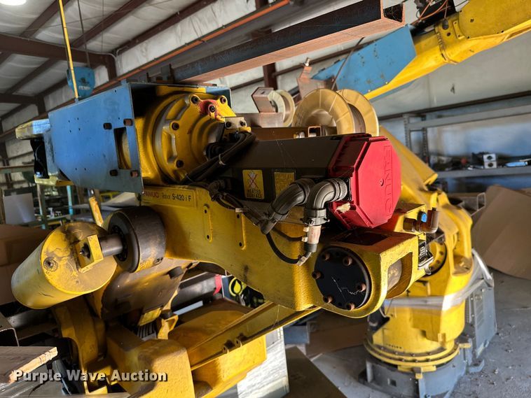 image for item ML9176 (2) Fanuc S-420iF six-axis robots