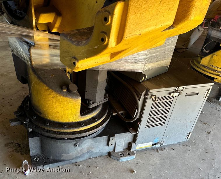 image for item ML9176 (2) Fanuc S-420iF six-axis robots