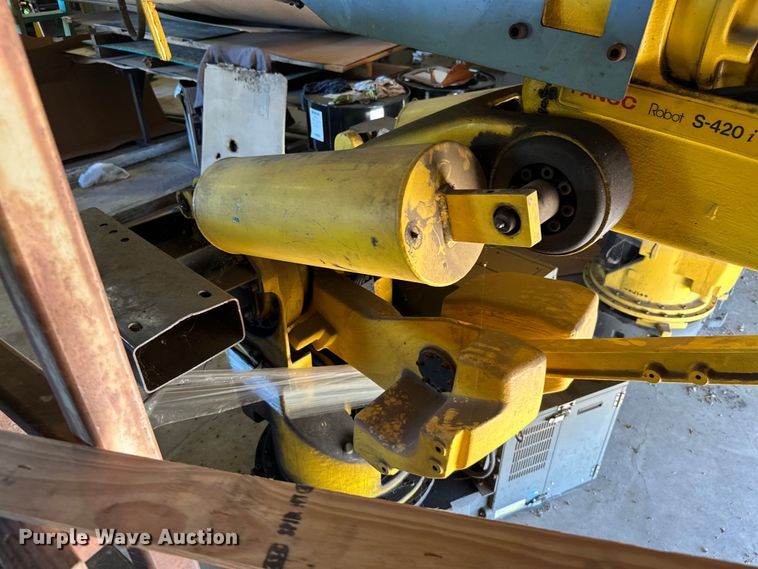 image for item ML9176 (2) Fanuc S-420iF six-axis robots