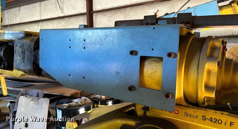 image for item ML9176 (2) Fanuc S-420iF six-axis robots