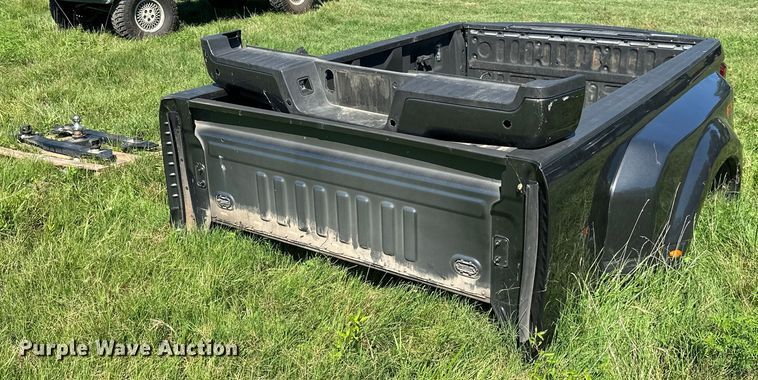 image for item ML9190 2019  Ford F350 Platinum  pickup truck bed