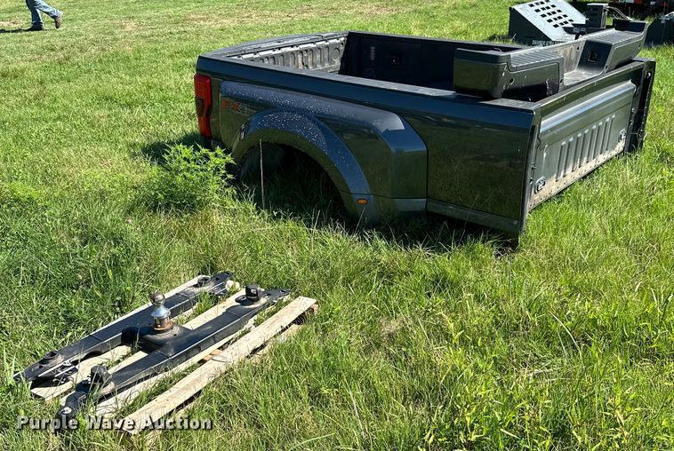 image for item ML9190 2019  Ford F350 Platinum  pickup truck bed