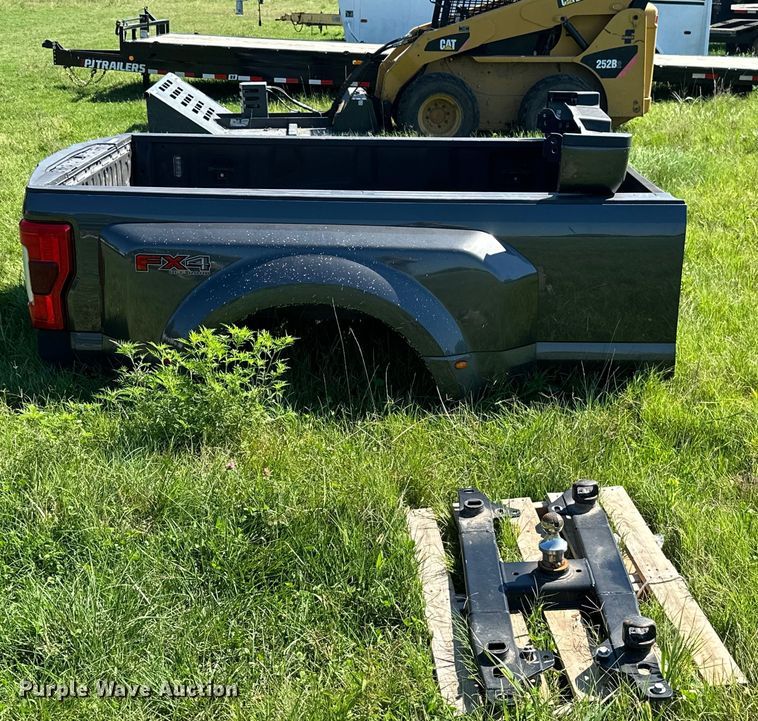 image for item ML9190 2019  Ford F350 Platinum  pickup truck bed