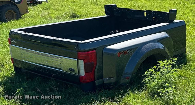 image for item ML9190 2019  Ford F350 Platinum  pickup truck bed