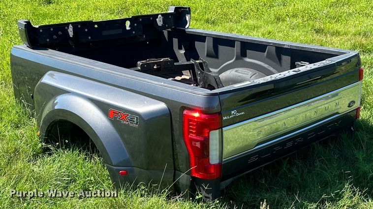 image for item ML9190 2019  Ford F350 Platinum  pickup truck bed