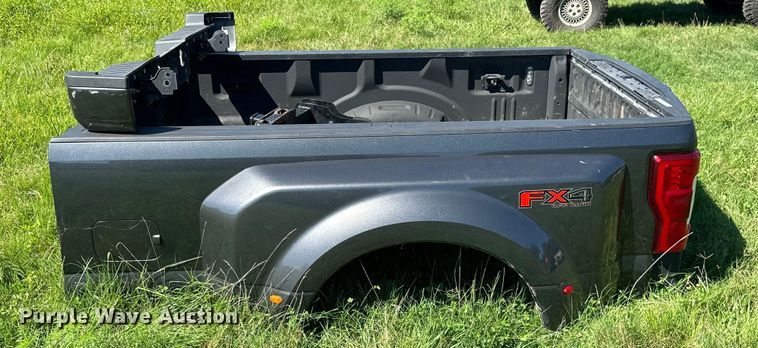 image for item ML9190 2019  Ford F350 Platinum  pickup truck bed