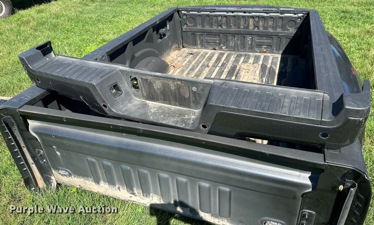 image for item ML9190 2019  Ford F350 Platinum  pickup truck bed