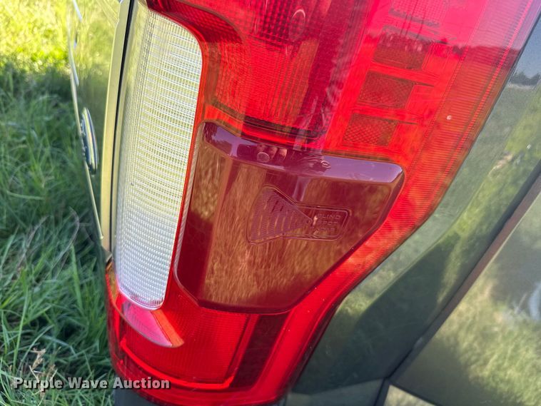 image for item ML9190 2019  Ford F350 Platinum  pickup truck bed