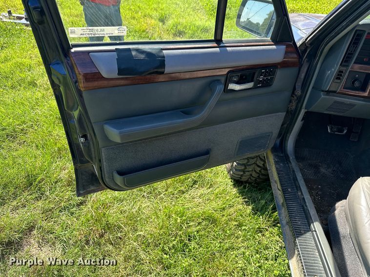 image for item ML9191 1996 Jeep Cherokee  SUV