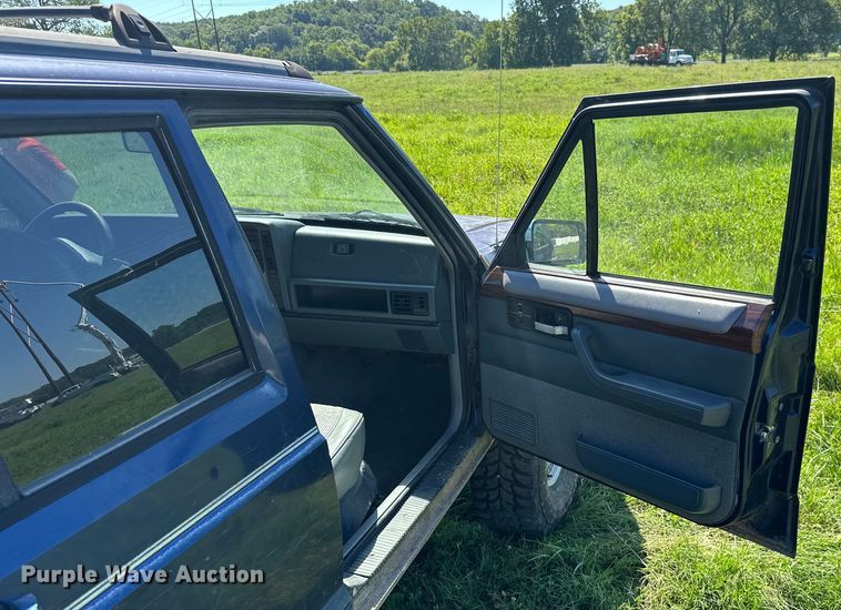 image for item ML9191 1996 Jeep Cherokee  SUV