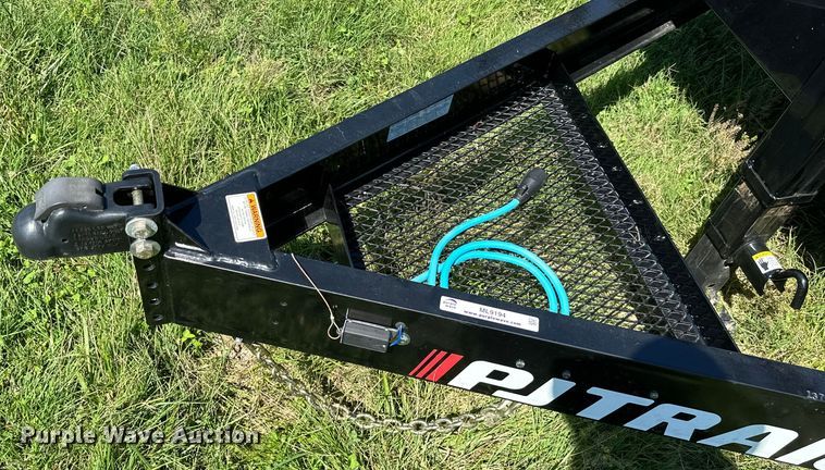 image for item ML9194 2022 PJ B8282  equipment trailer