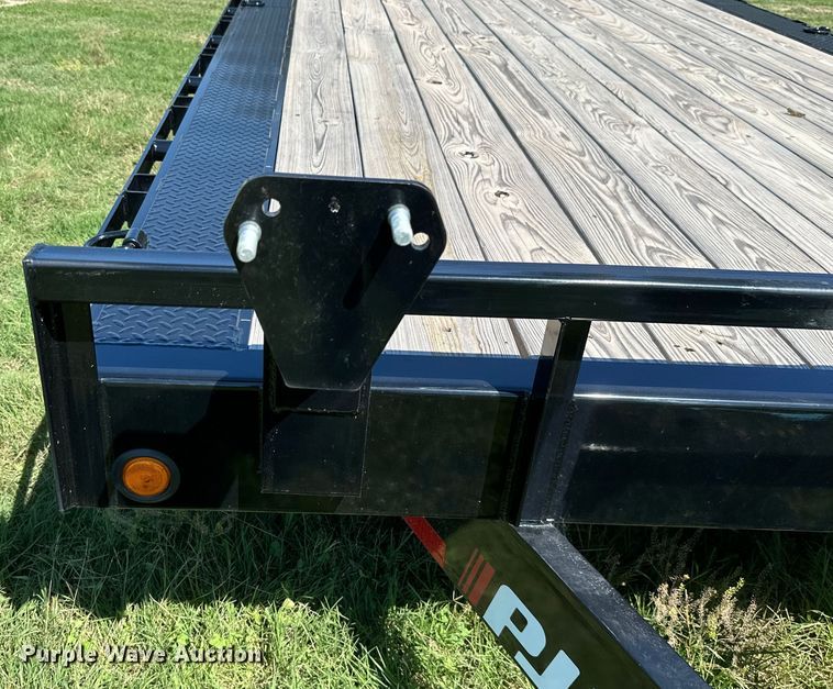 image for item ML9194 2022 PJ B8282  equipment trailer