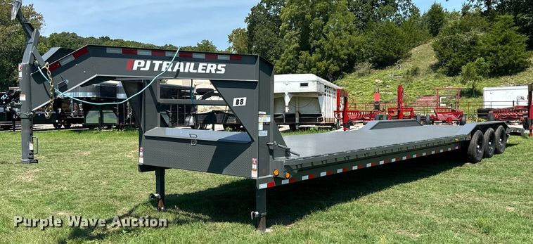 image for item ML9199 2023 PJ Trailers B8403  equipment trailer
