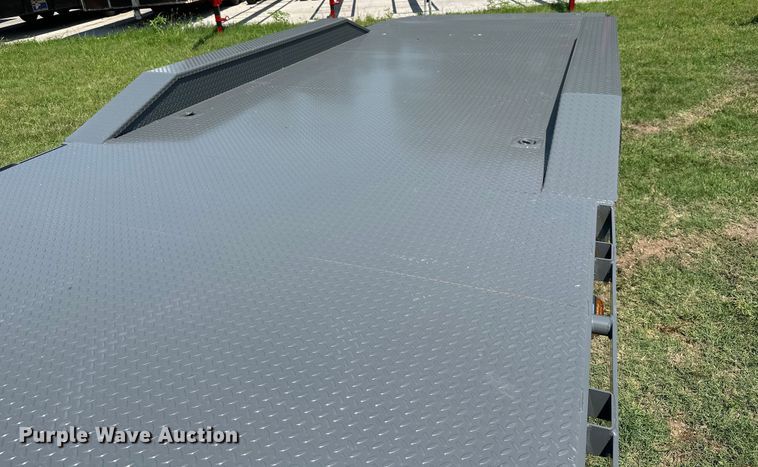 image for item ML9199 2023 PJ Trailers B8403  equipment trailer