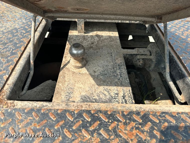 image for item ML9213 2018 Chevrolet Silverado 3500HD  bale bed pickup truck