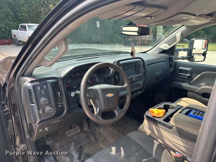 image for item ML9213 2018 Chevrolet Silverado 3500HD  bale bed pickup truck