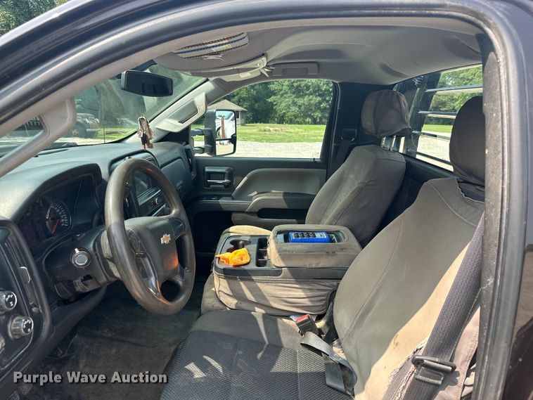 image for item ML9213 2018 Chevrolet Silverado 3500HD  bale bed pickup truck