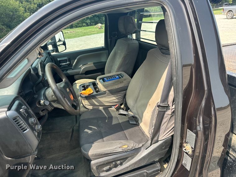 image for item ML9213 2018 Chevrolet Silverado 3500HD  bale bed pickup truck