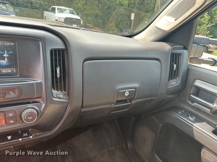 image for item ML9213 2018 Chevrolet Silverado 3500HD  bale bed pickup truck