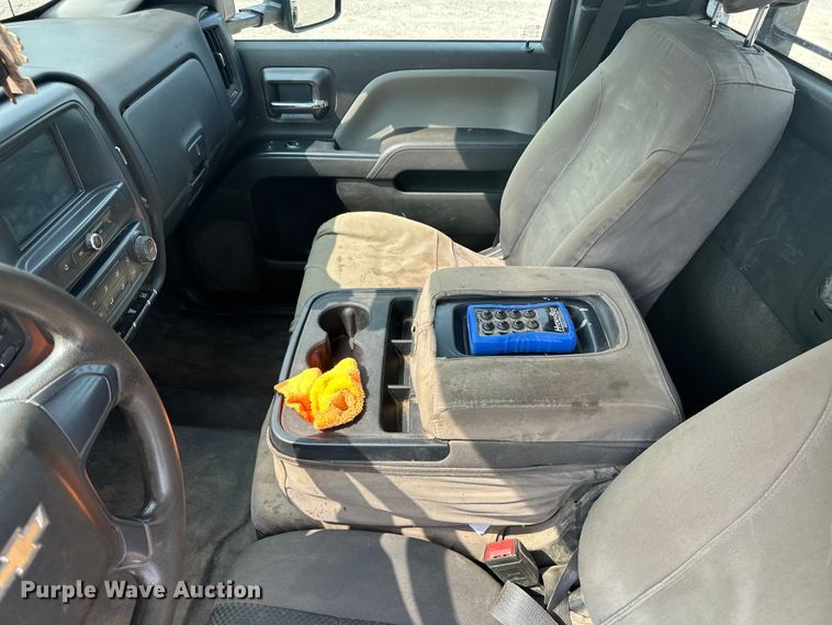 image for item ML9213 2018 Chevrolet Silverado 3500HD  bale bed pickup truck