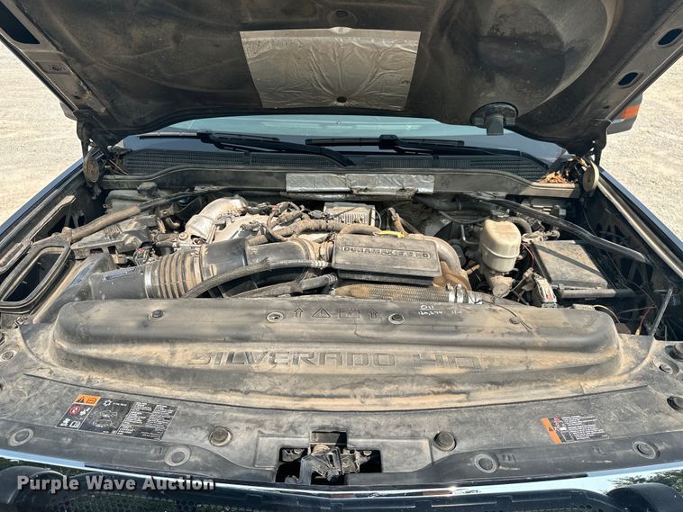 image for item ML9213 2018 Chevrolet Silverado 3500HD  bale bed pickup truck