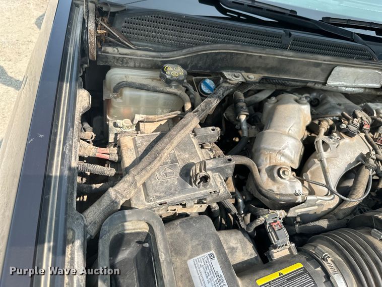 image for item ML9213 2018 Chevrolet Silverado 3500HD  bale bed pickup truck