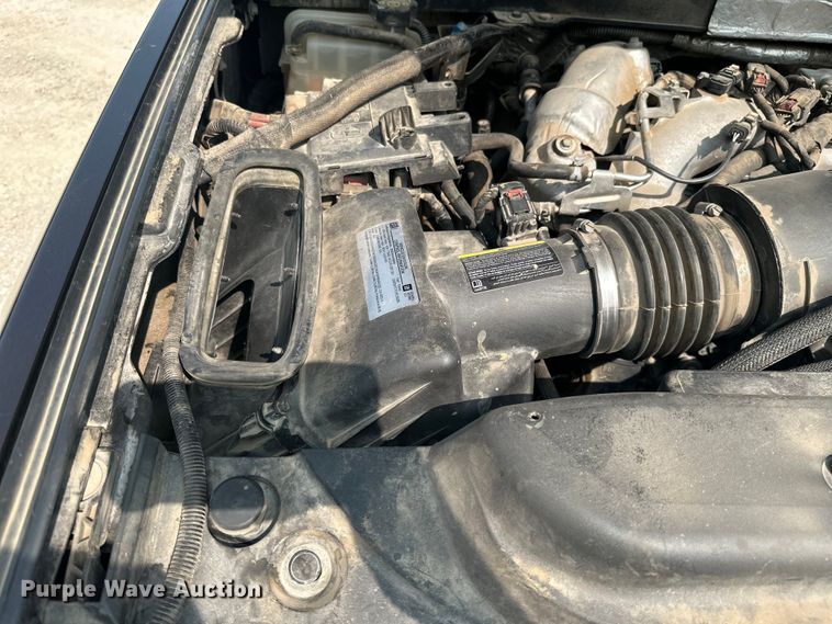 image for item ML9213 2018 Chevrolet Silverado 3500HD  bale bed pickup truck