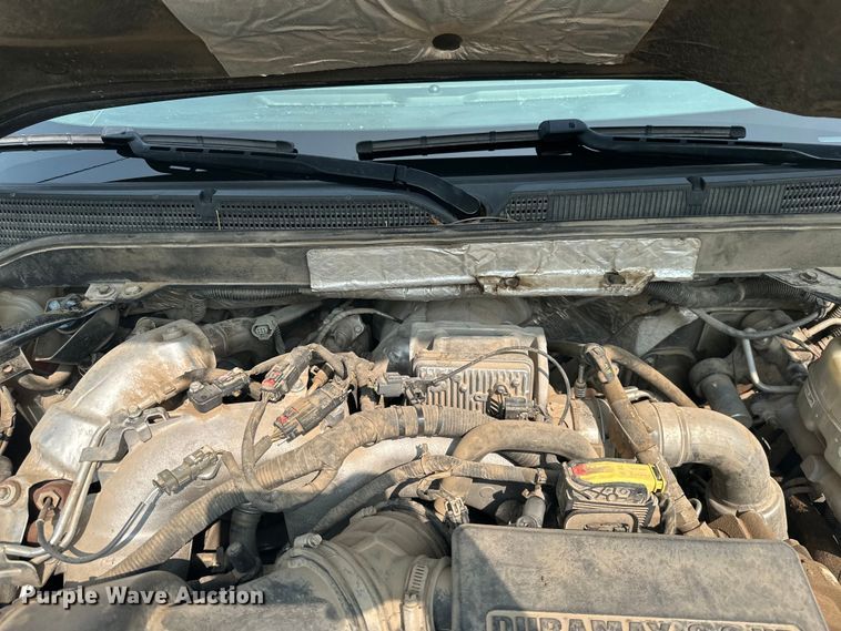 image for item ML9213 2018 Chevrolet Silverado 3500HD  bale bed pickup truck