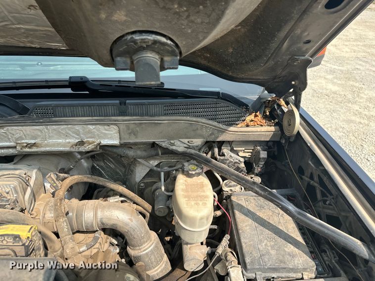 image for item ML9213 2018 Chevrolet Silverado 3500HD  bale bed pickup truck