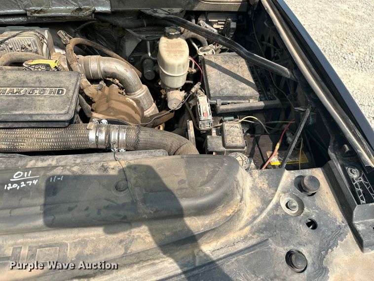 image for item ML9213 2018 Chevrolet Silverado 3500HD  bale bed pickup truck