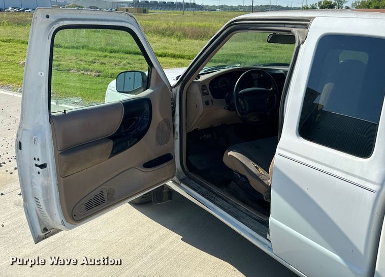 image for item ML9215 2000 Ford Ranger XLT  SuperCab pickup truck