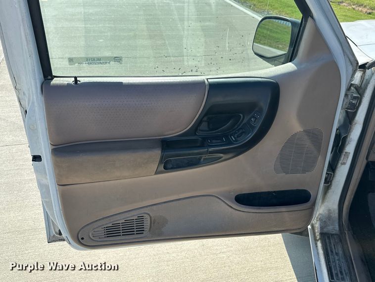 image for item ML9215 2000 Ford Ranger XLT  SuperCab pickup truck