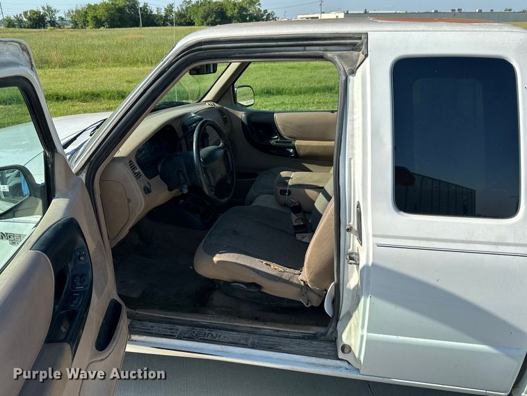 image for item ML9215 2000 Ford Ranger XLT  SuperCab pickup truck