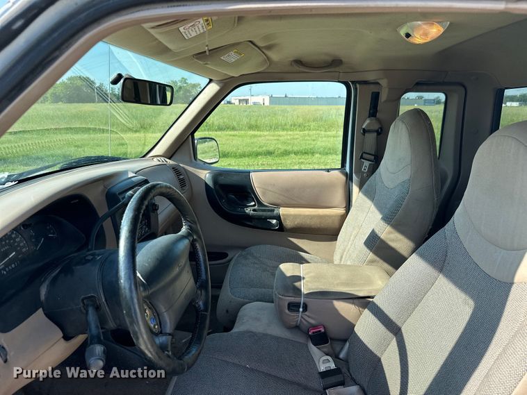 image for item ML9215 2000 Ford Ranger XLT  SuperCab pickup truck