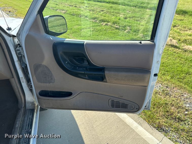 image for item ML9215 2000 Ford Ranger XLT  SuperCab pickup truck